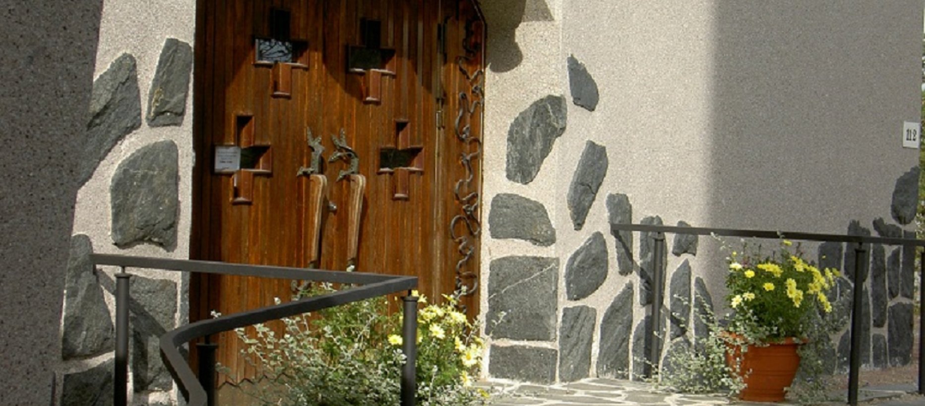 Kirkon ovi